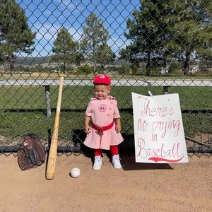 “A League of Their Own” softball costume